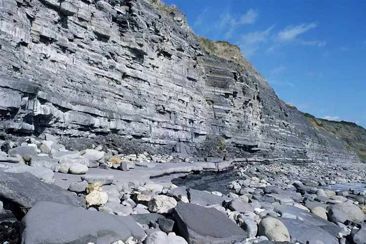 石灰石生產機制砂,選哪款移動破碎篩分設備最佳