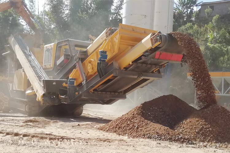 冬天移動破碎站廠家應該怎么保養?