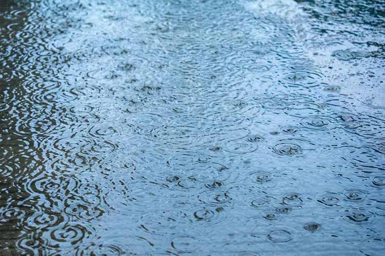 雨季來襲,如何對破碎篩分設備進行保養?