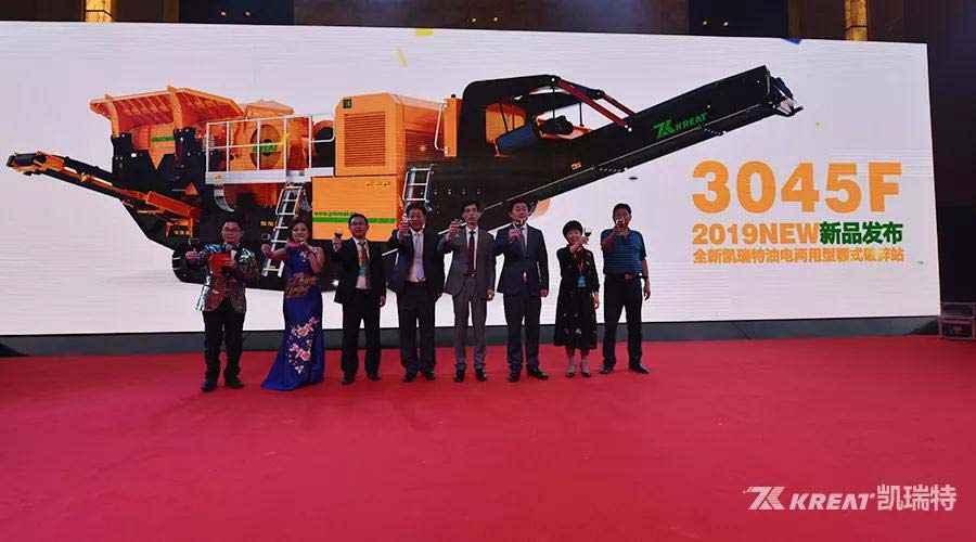 凱瑞特油電兩用型履帶移動鄂式破碎站閃亮登場